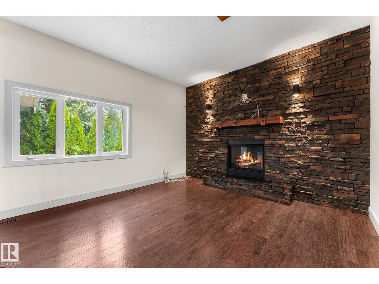220 GREYSTONE TC - 16
