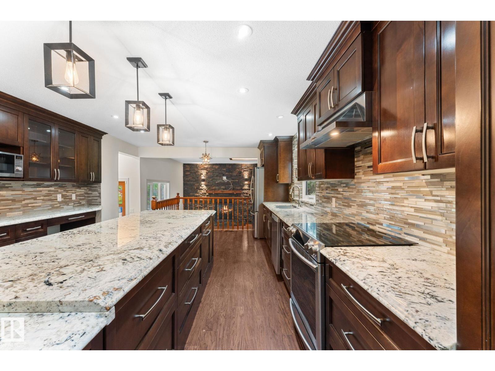 220 GREYSTONE TC - 11