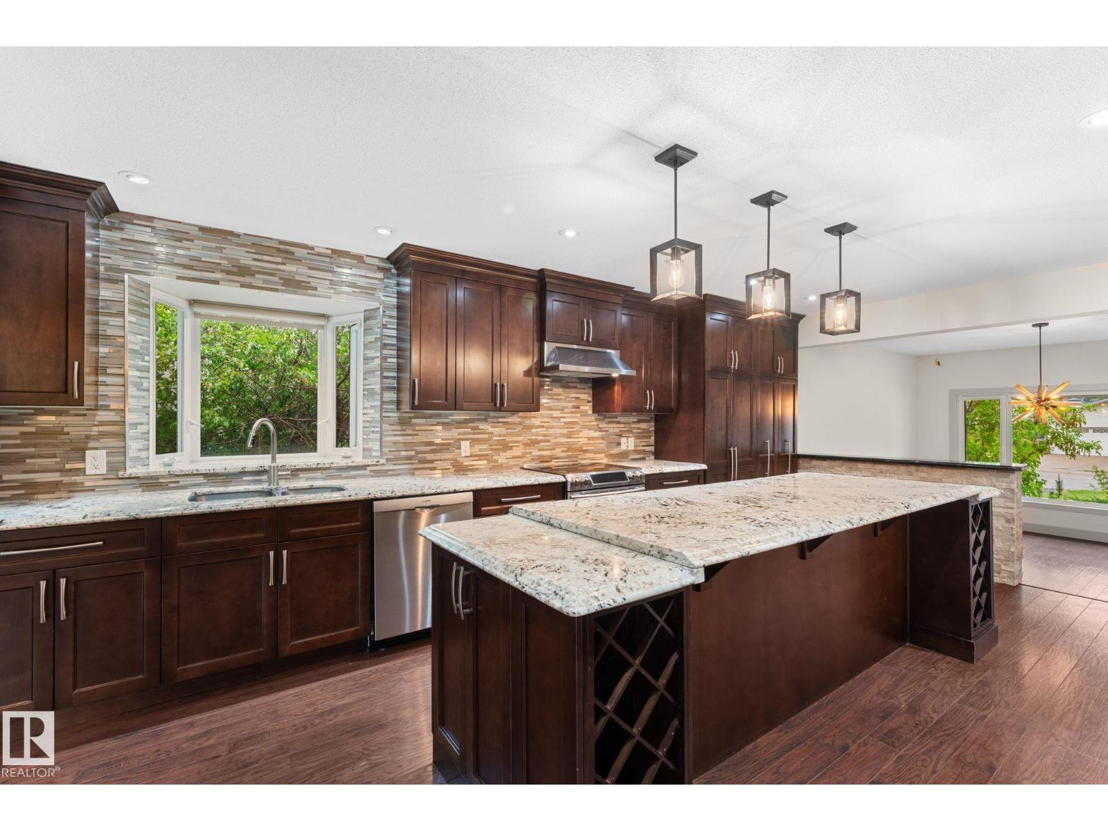 220 GREYSTONE TC - 10