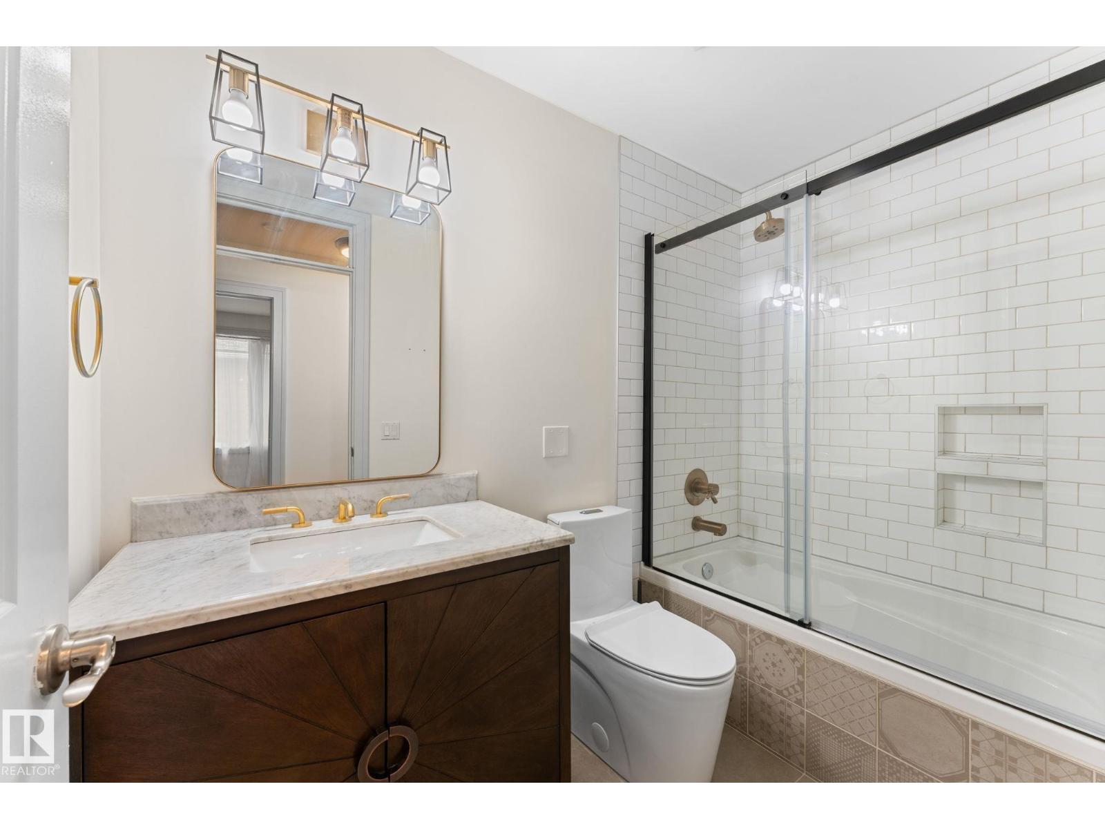 220 GREYSTONE TC - 17