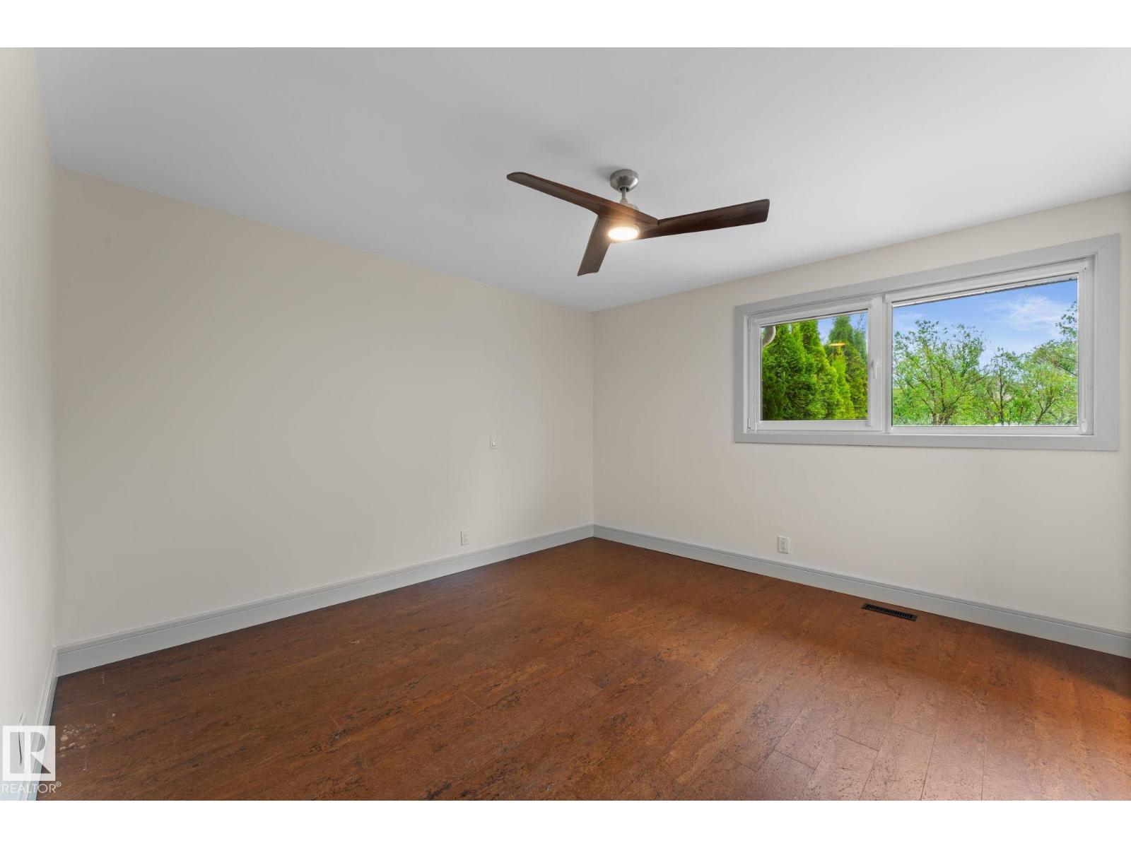 220 GREYSTONE TC - 20