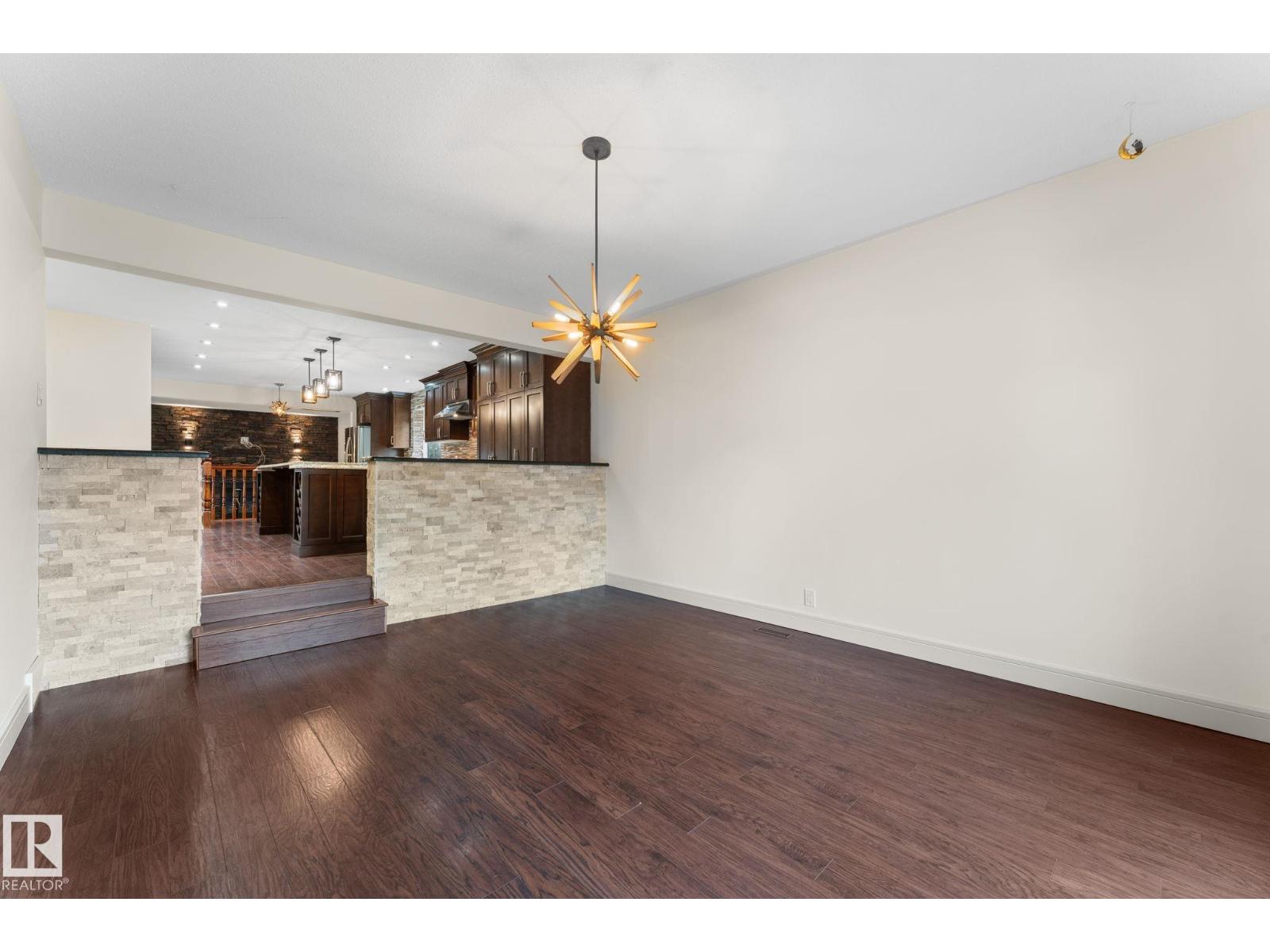 220 GREYSTONE TC — photo 7
