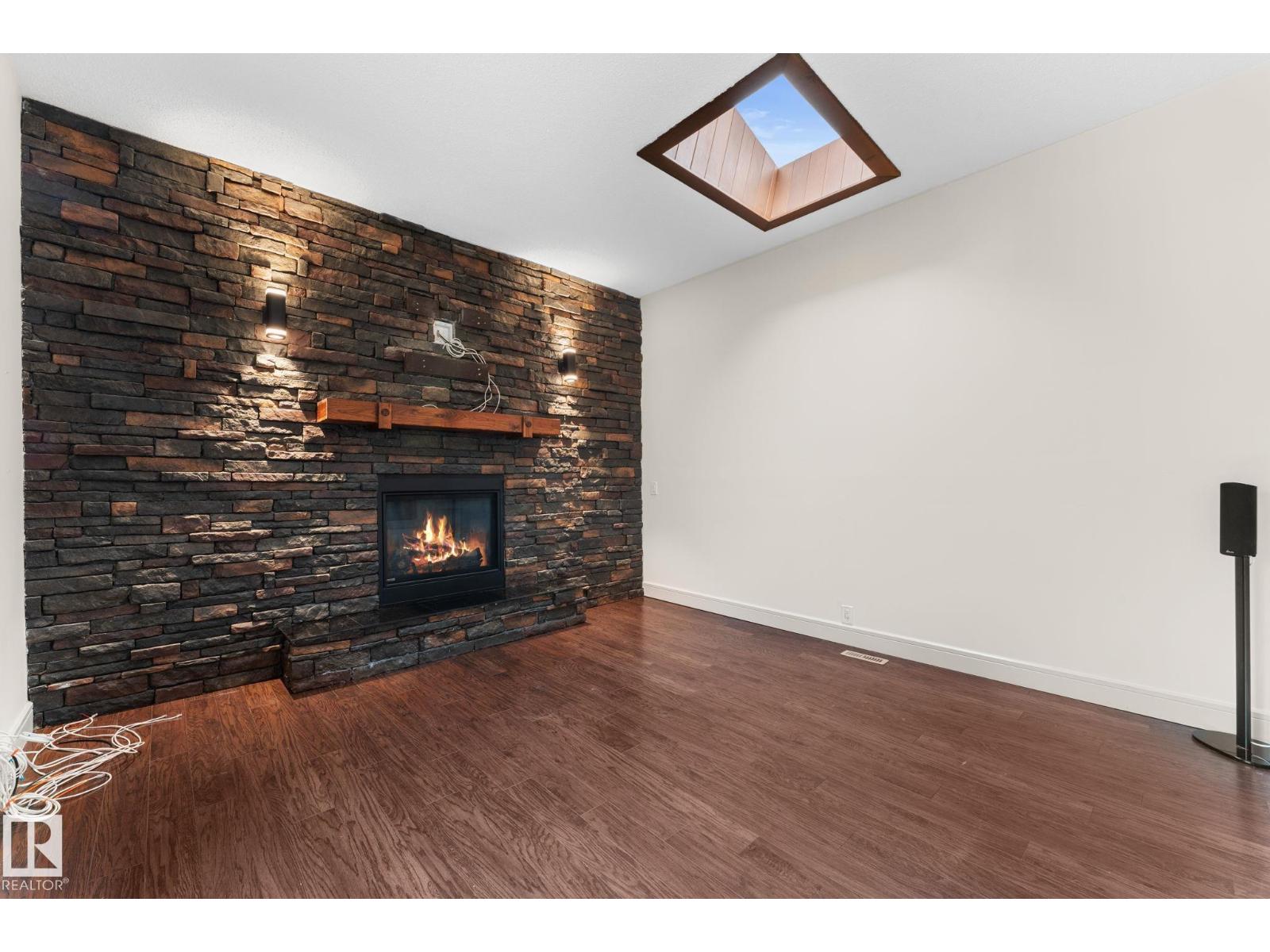 220 GREYSTONE TC - 15