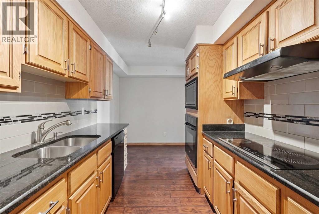 805, 320 Meredith Road NE — photo 9