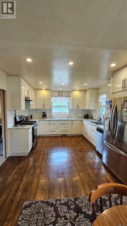132 5 Avenue NE - 14