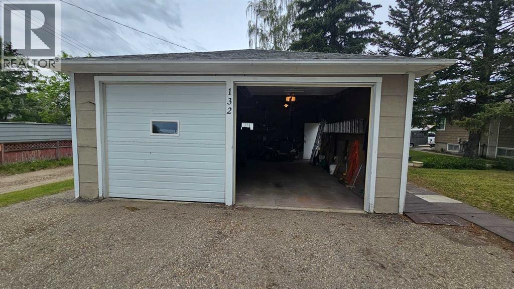 132 5 Avenue NE - 33