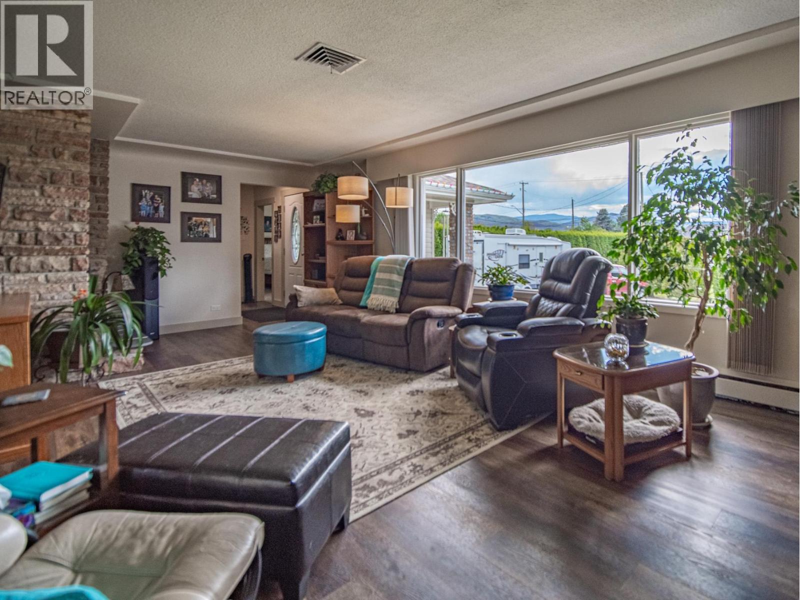 869 SCHREINER Street - 10