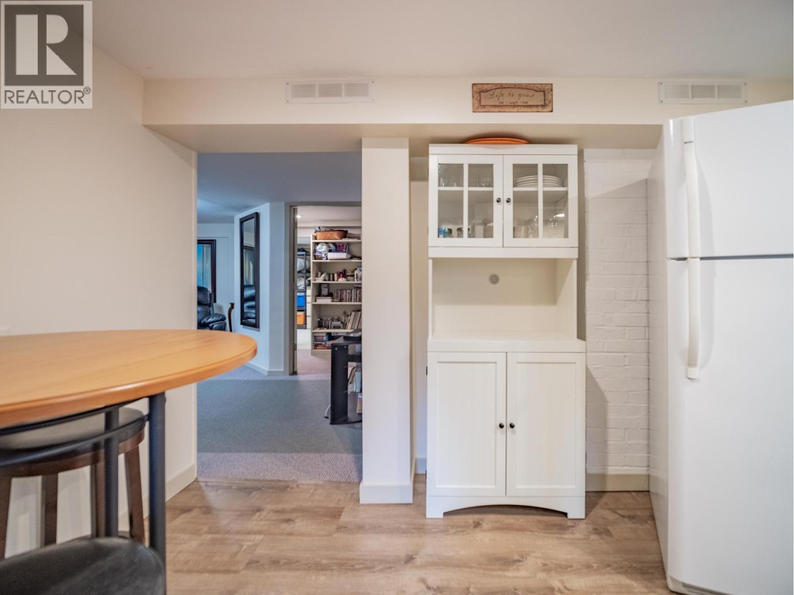 869 SCHREINER Street - 34