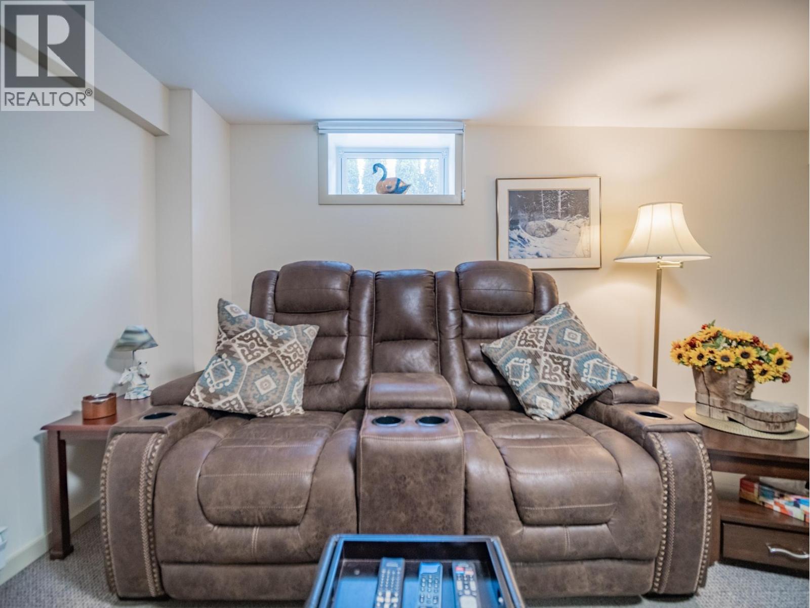 869 SCHREINER Street - 33