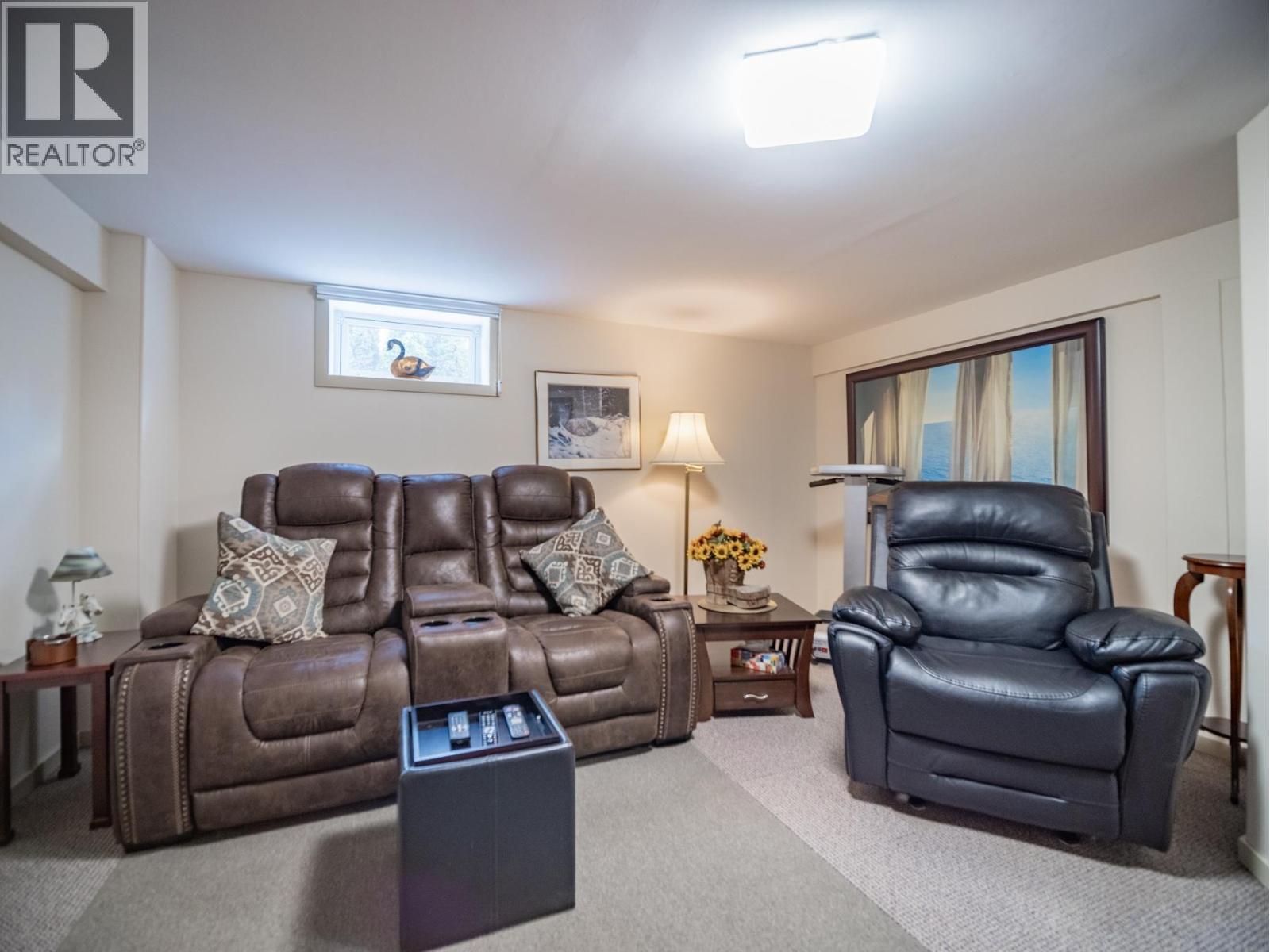 869 SCHREINER Street - 32