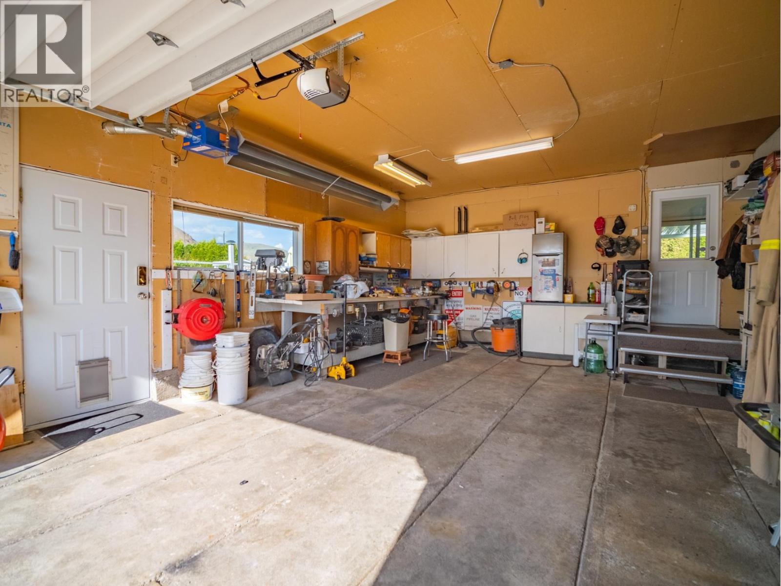 869 SCHREINER Street - 40