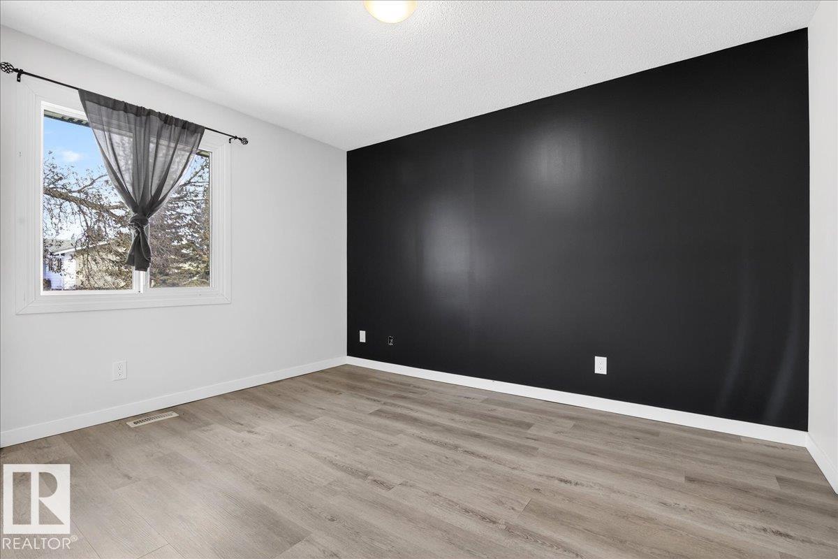 9915 173 AV NW - 16