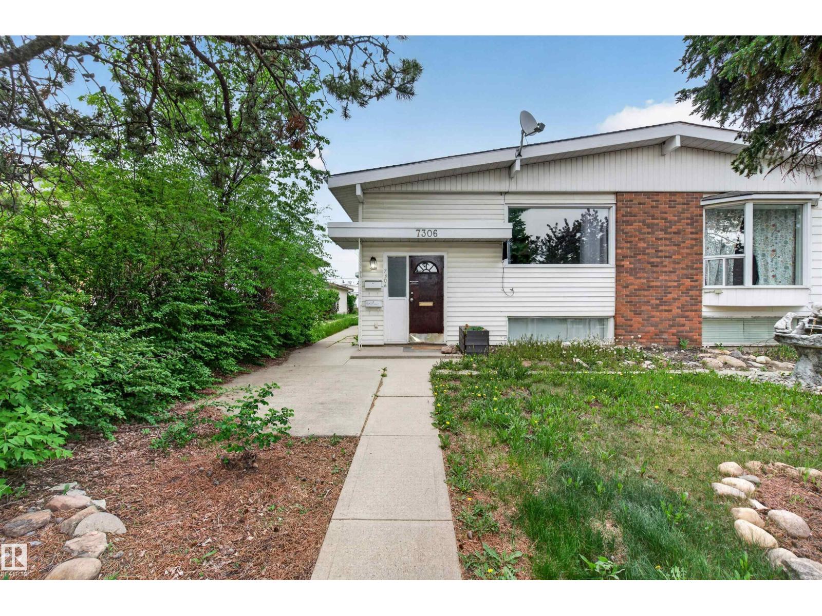 7304/7306 78 AV NW - 2