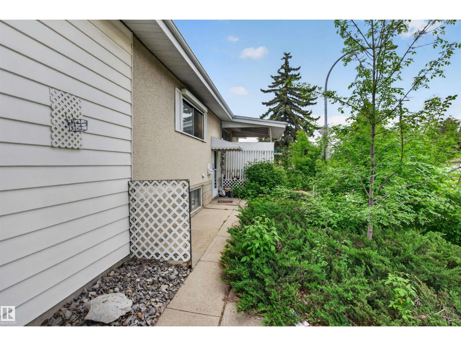 7304/7306 78 AV NW - 45