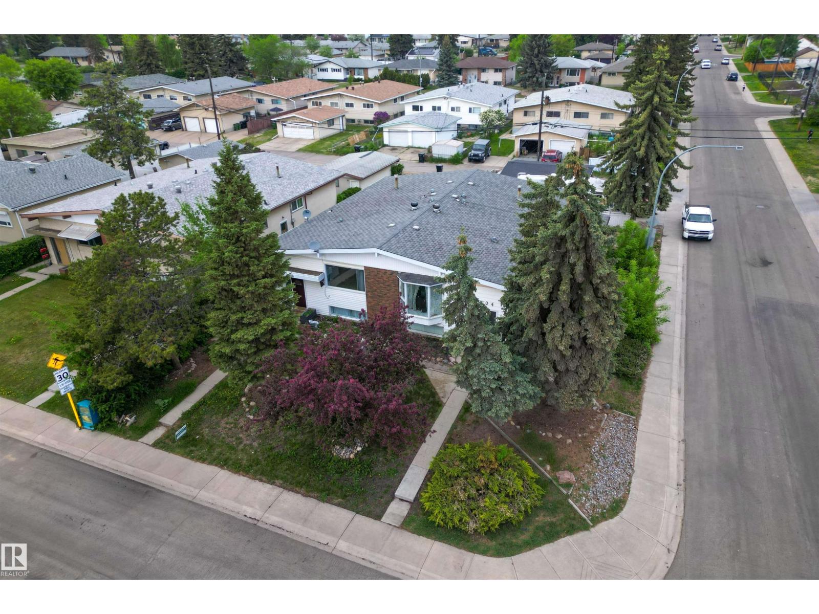 7304/7306 78 AV NW - 48