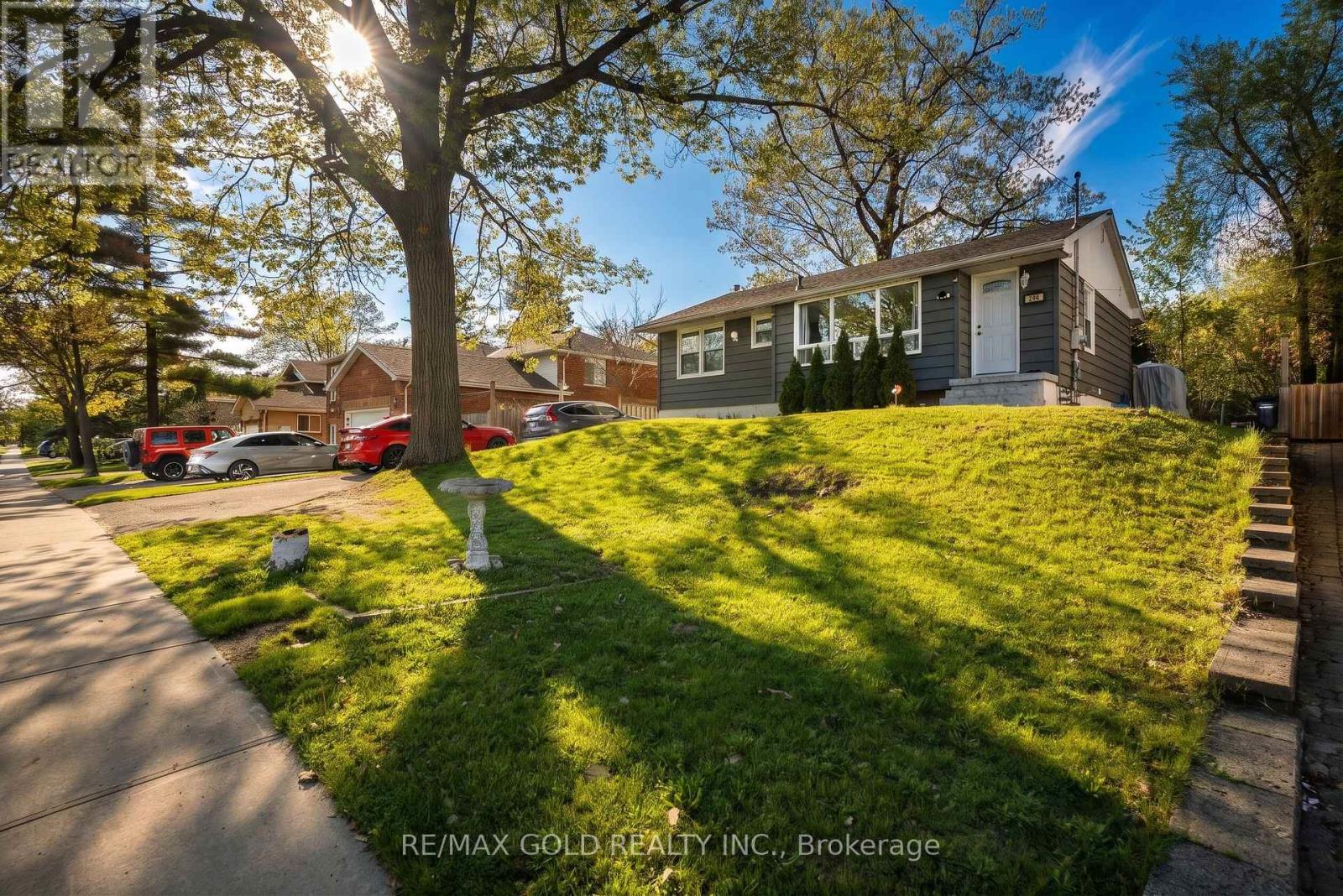 246 EDGEHILL DRIVE - 1