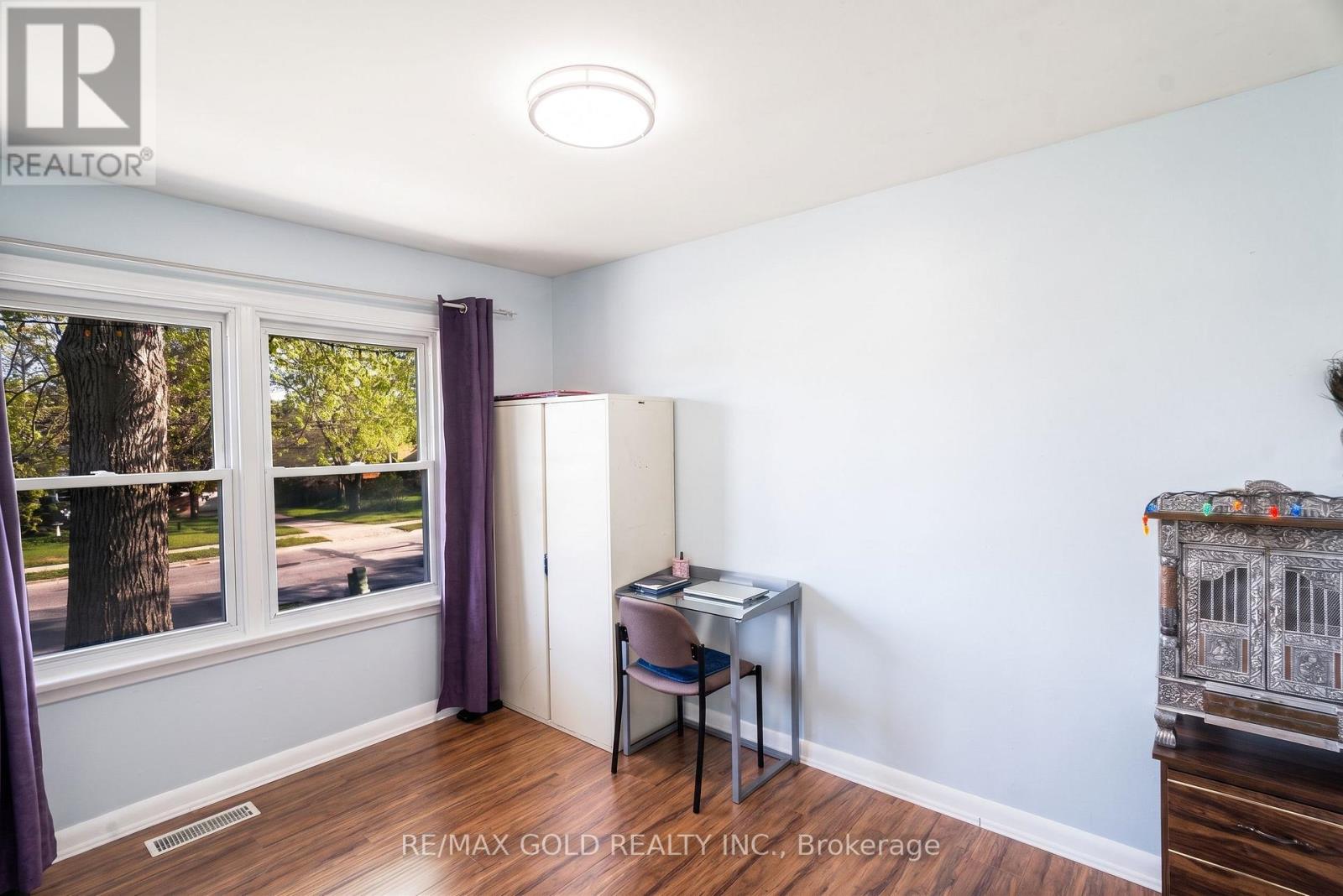 246 EDGEHILL DRIVE - 18