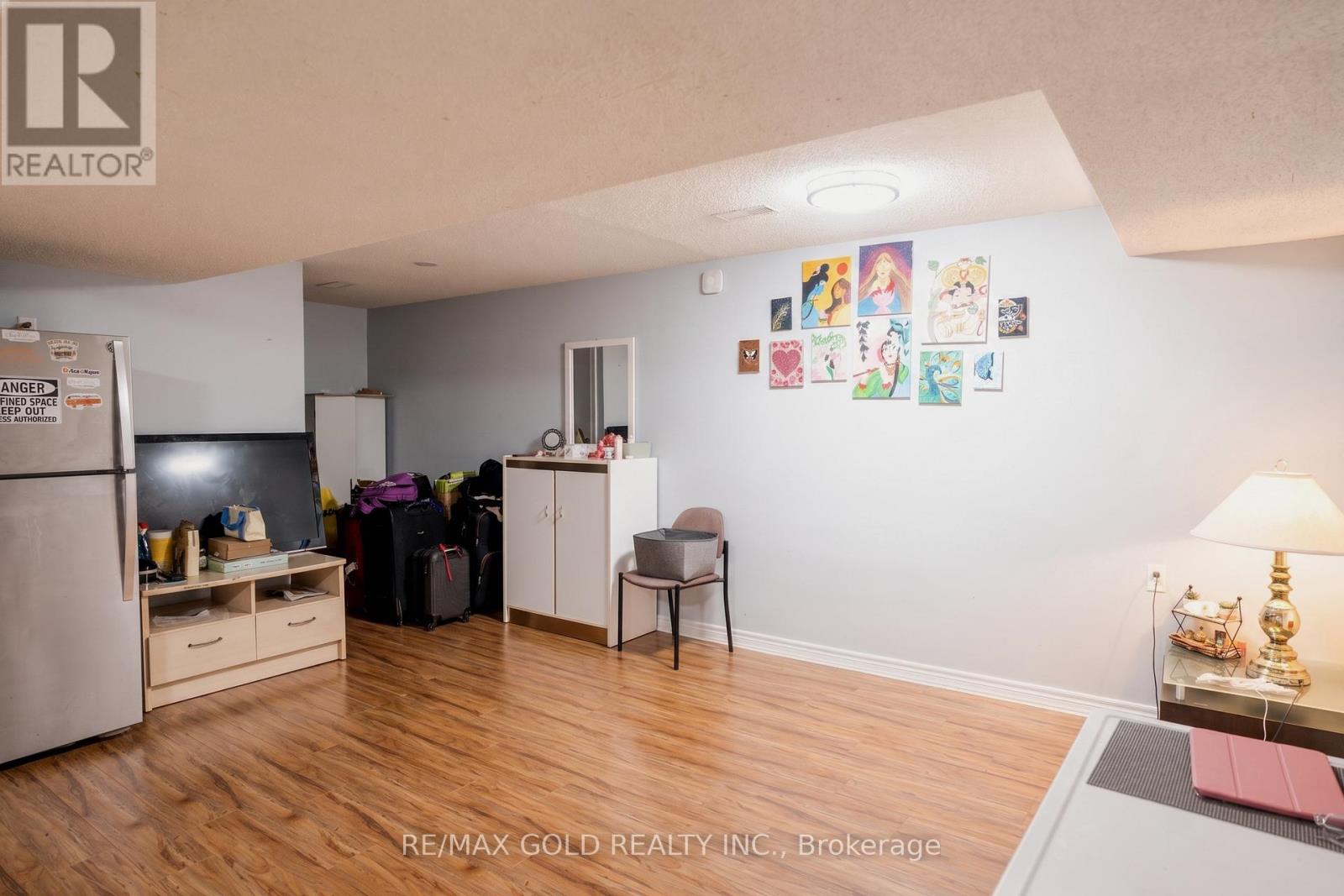 246 EDGEHILL DRIVE - 22