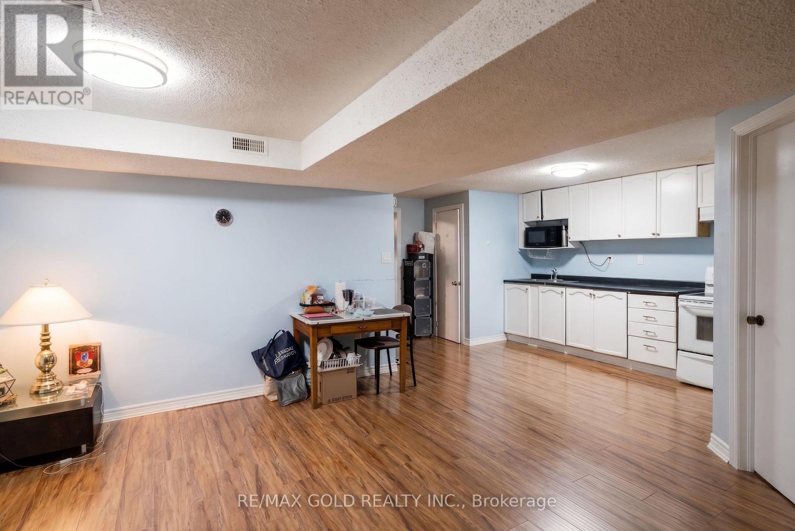 246 EDGEHILL DRIVE - 24