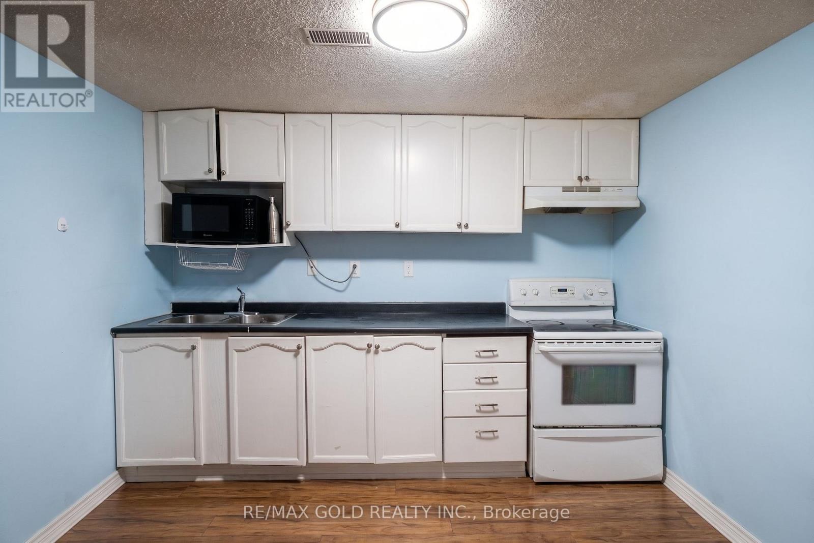 246 EDGEHILL DRIVE - 25