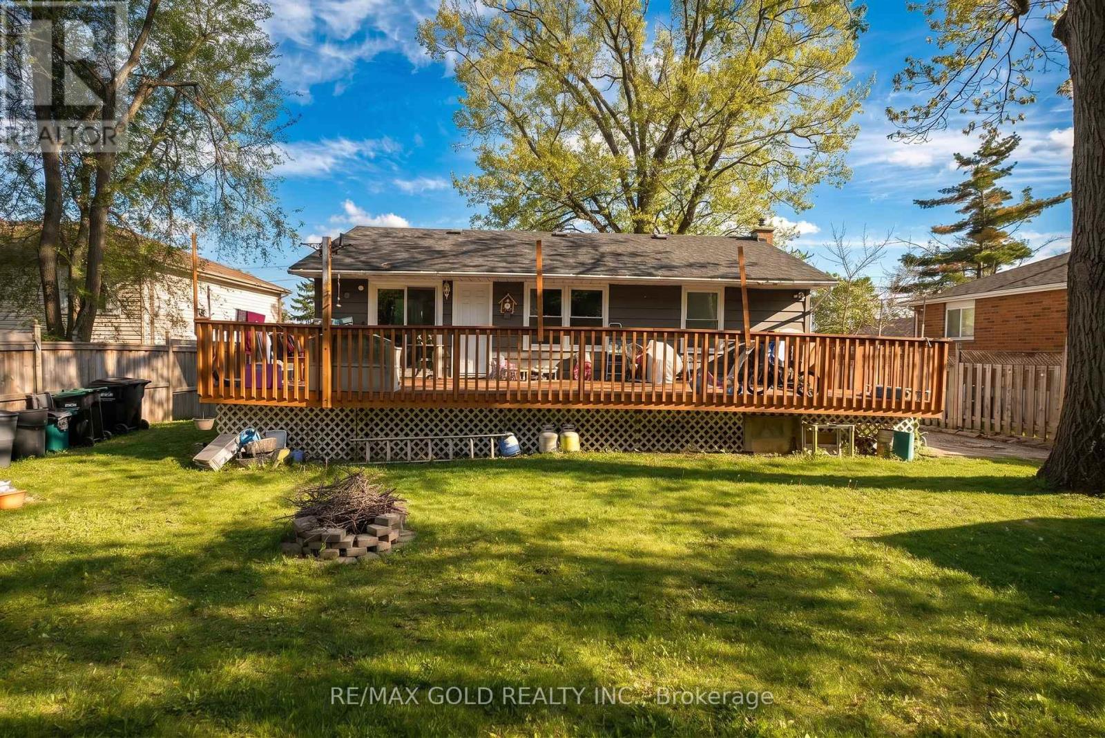 246 EDGEHILL DRIVE - 33