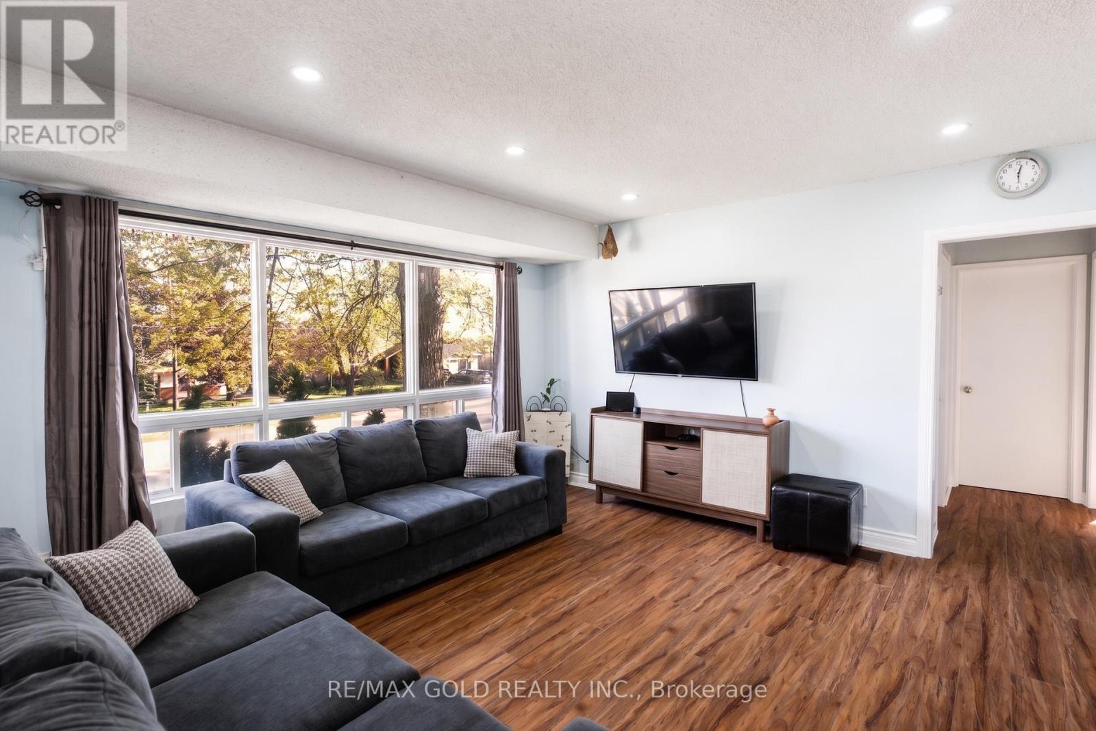 246 EDGEHILL DRIVE - 7