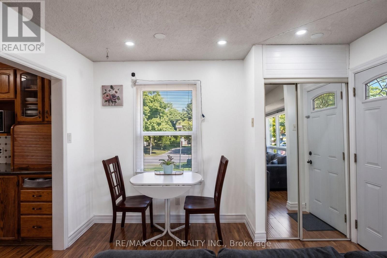 246 EDGEHILL DRIVE - 6