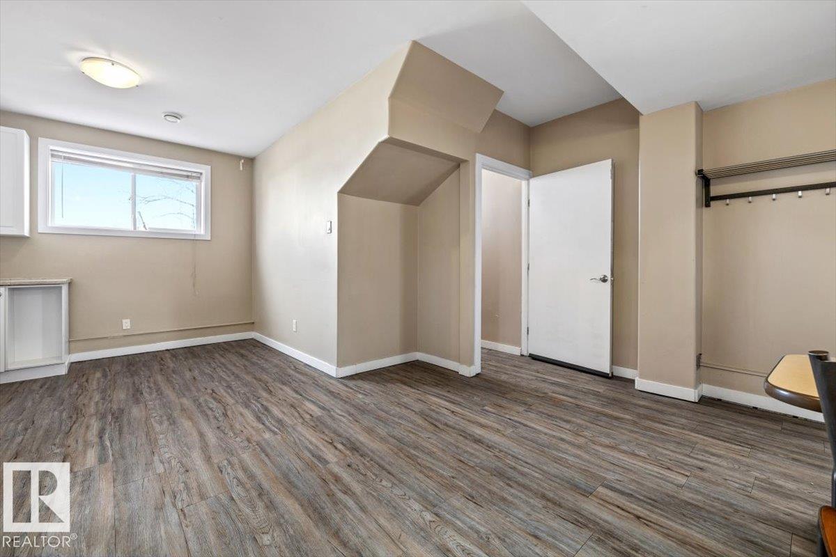 15805 104 AV NW - 20