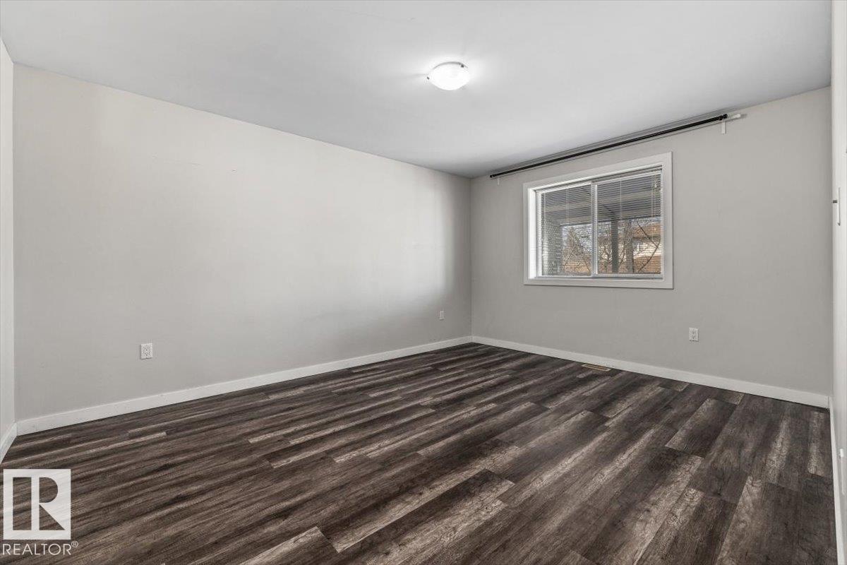15805 104 AV NW - 15