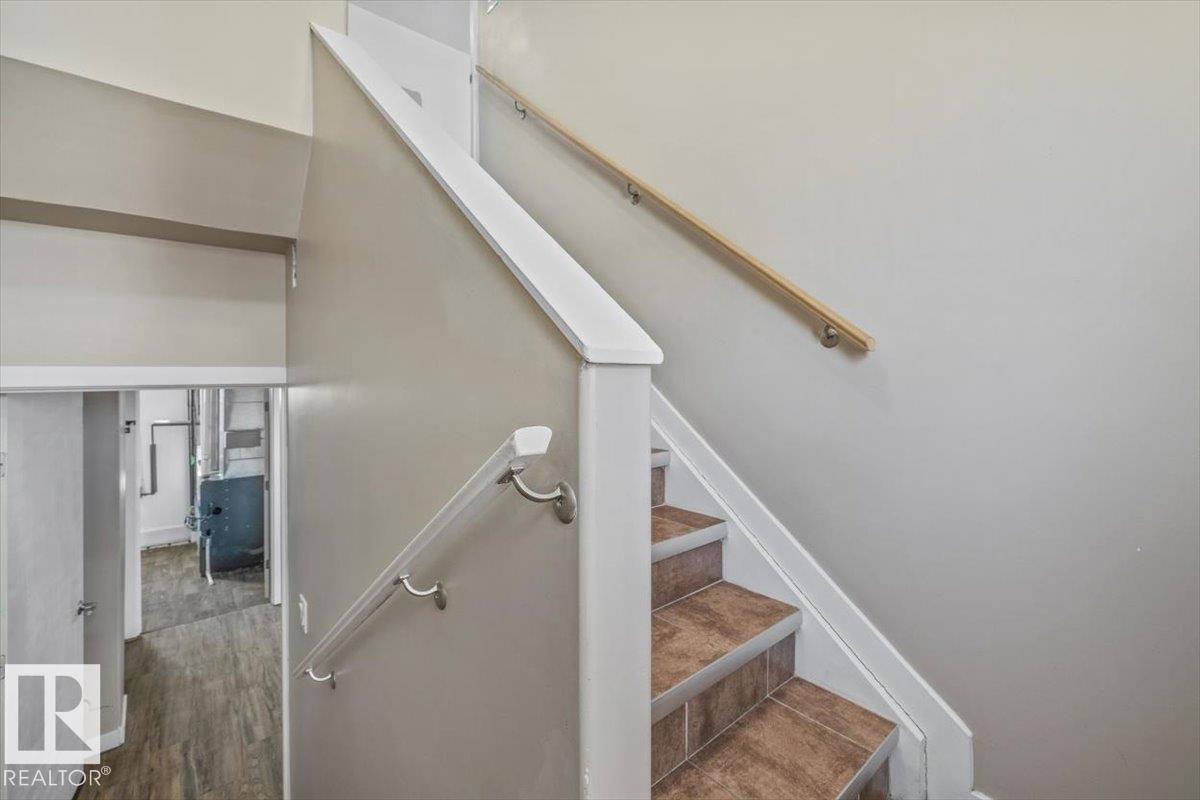 15805 104 AV NW - 17