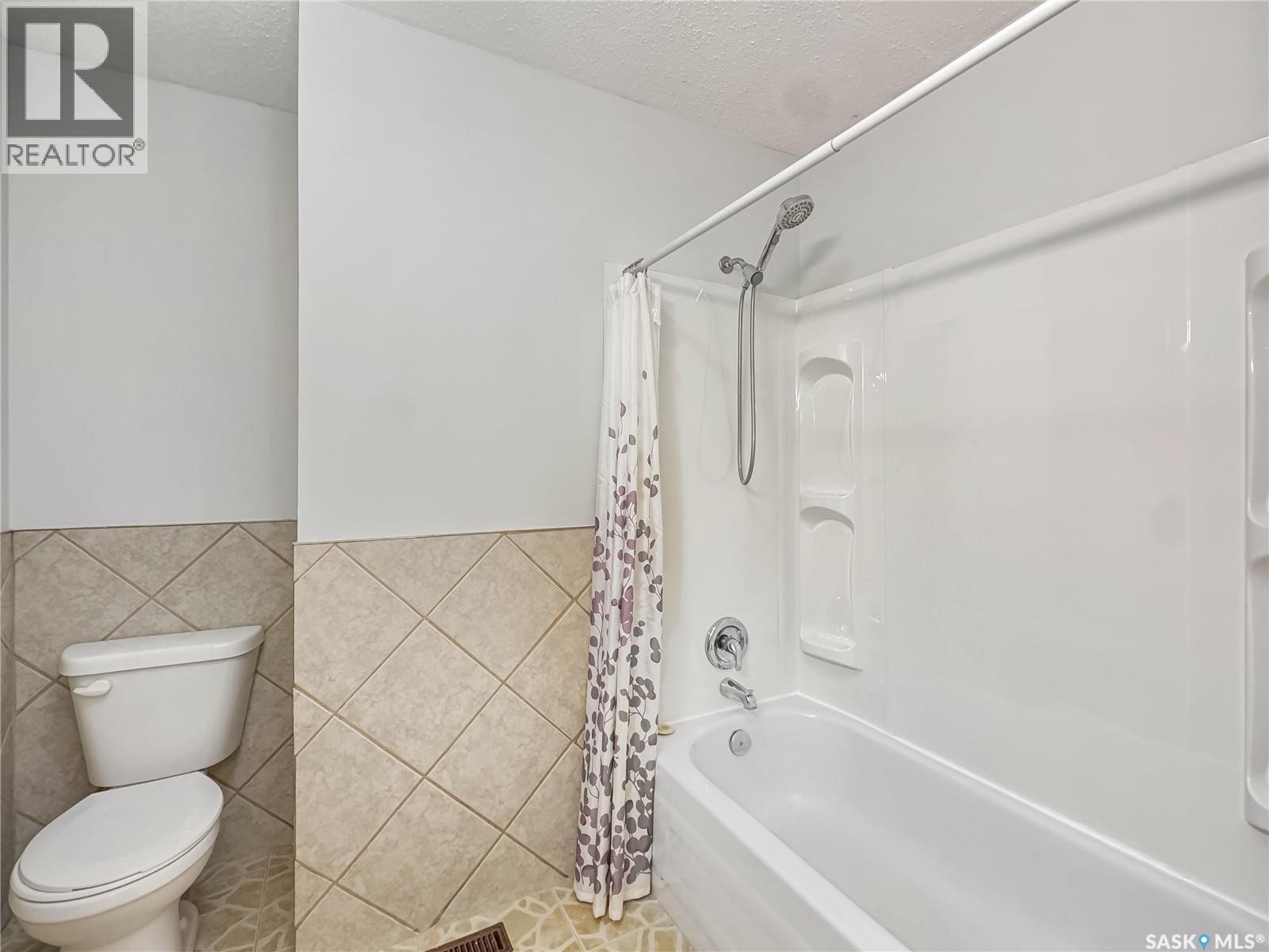 2472 Ross CRESCENT — photo 9