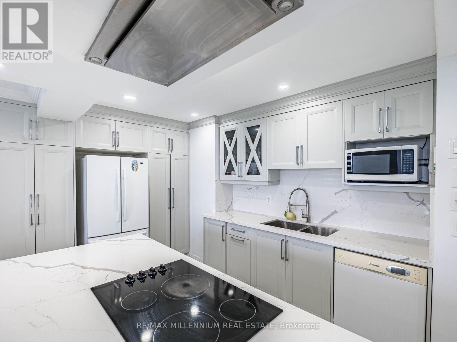 ##603 2825 ISLINGTON AVENUE - 18