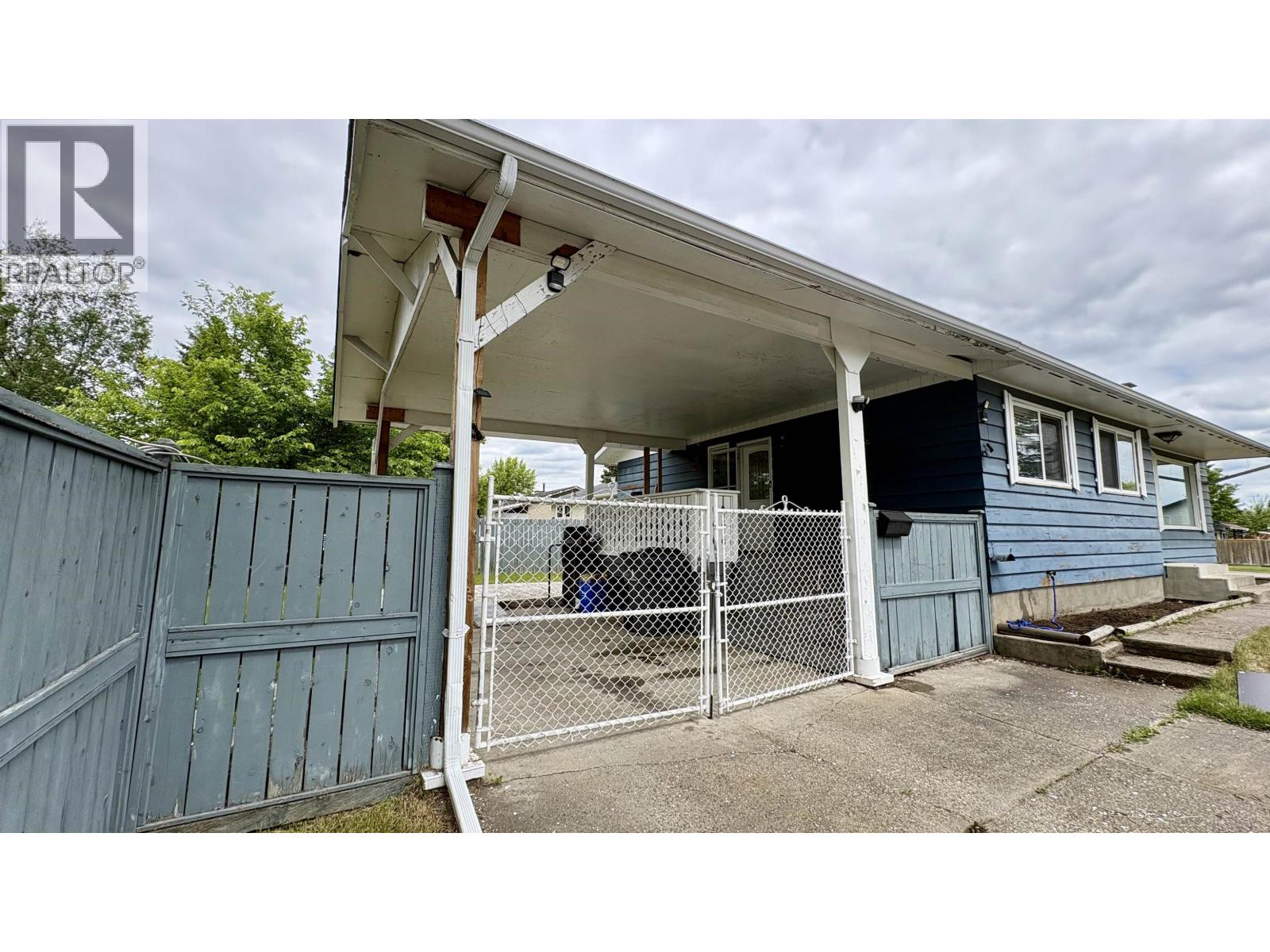322 PIONEER AVENUE - 17