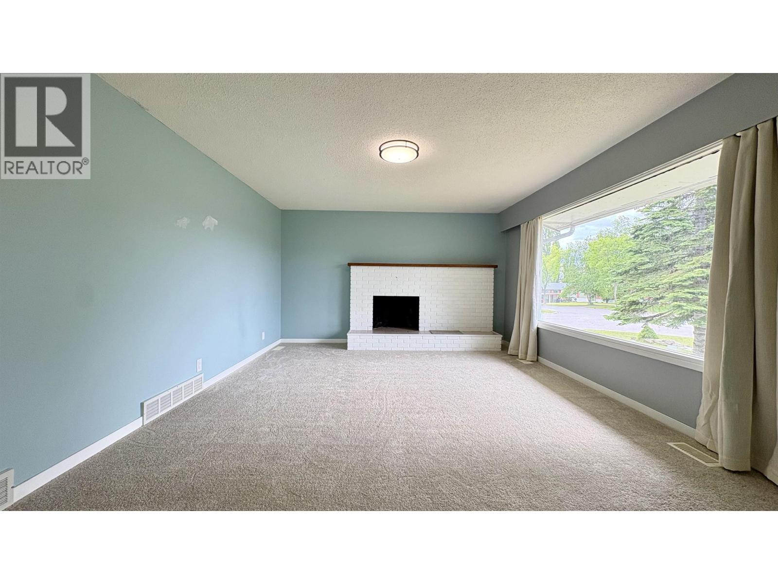 322 PIONEER AVENUE - Image 2