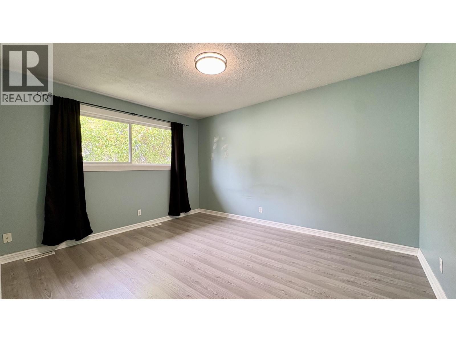 322 PIONEER AVENUE - 7