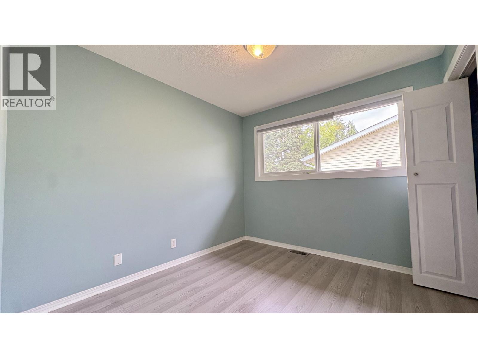 322 PIONEER AVENUE - 8