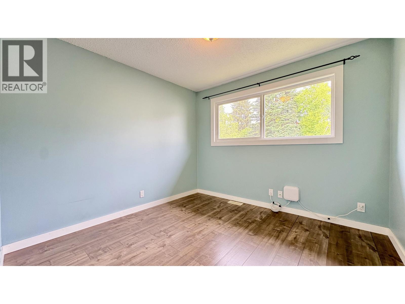 322 PIONEER AVENUE - 9