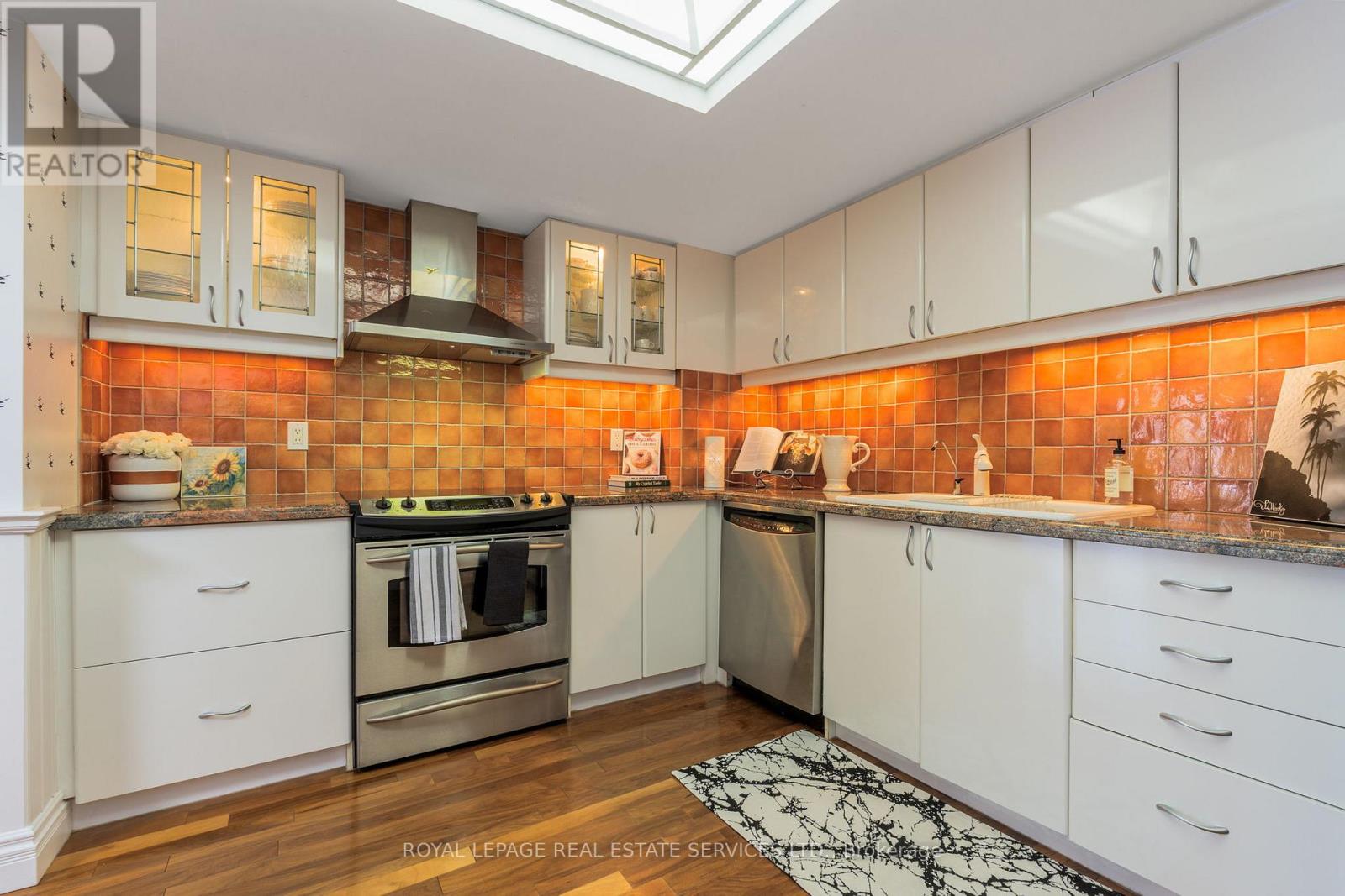#110 1240 MARLBOROUGH COURT - 17