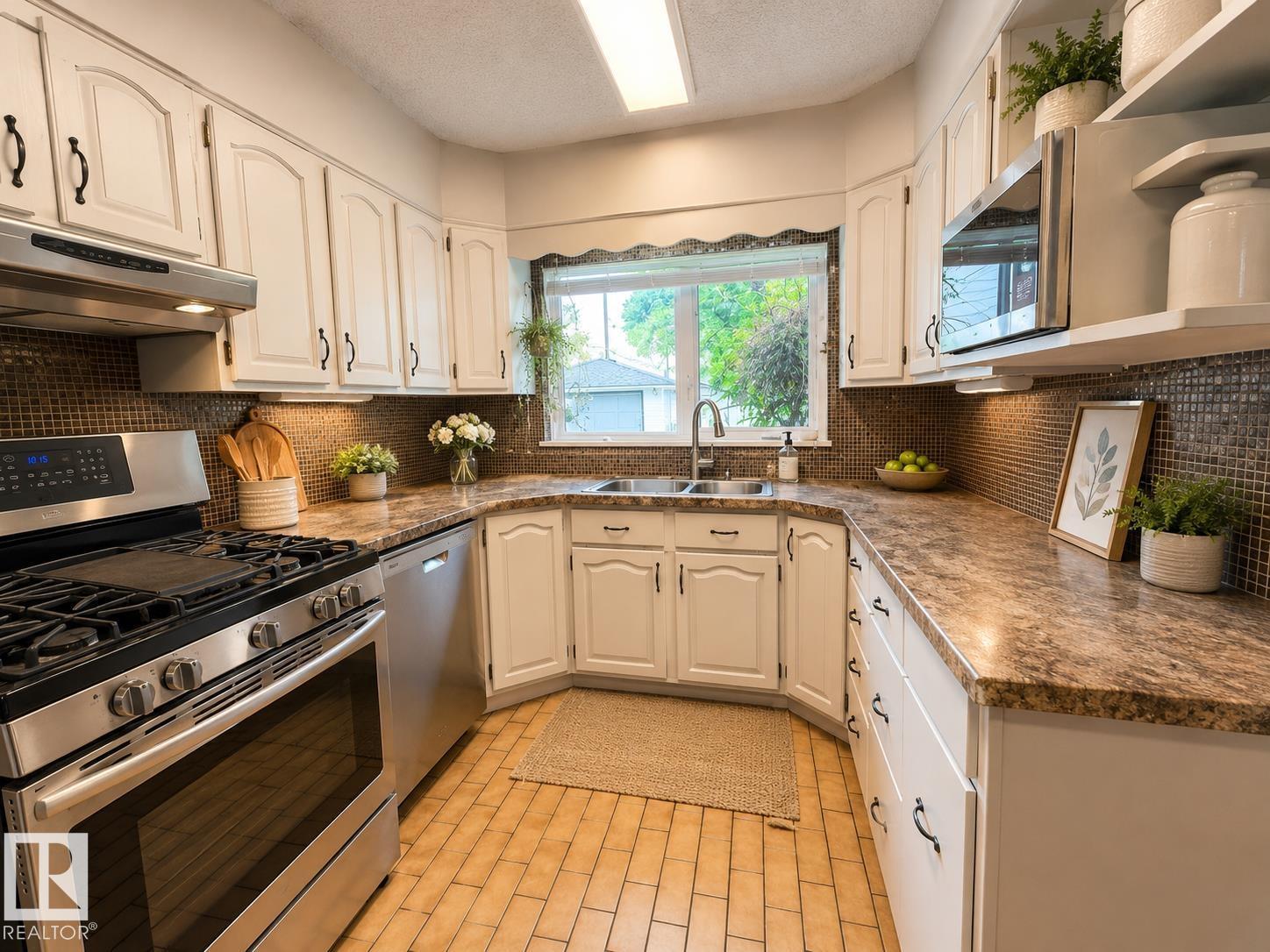 10912 50 ST NW - 8
