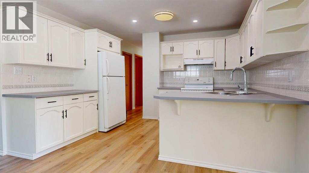 53 Collins Crescent SE - photo 5