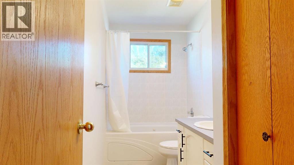 53 Collins Crescent SE — photo 8