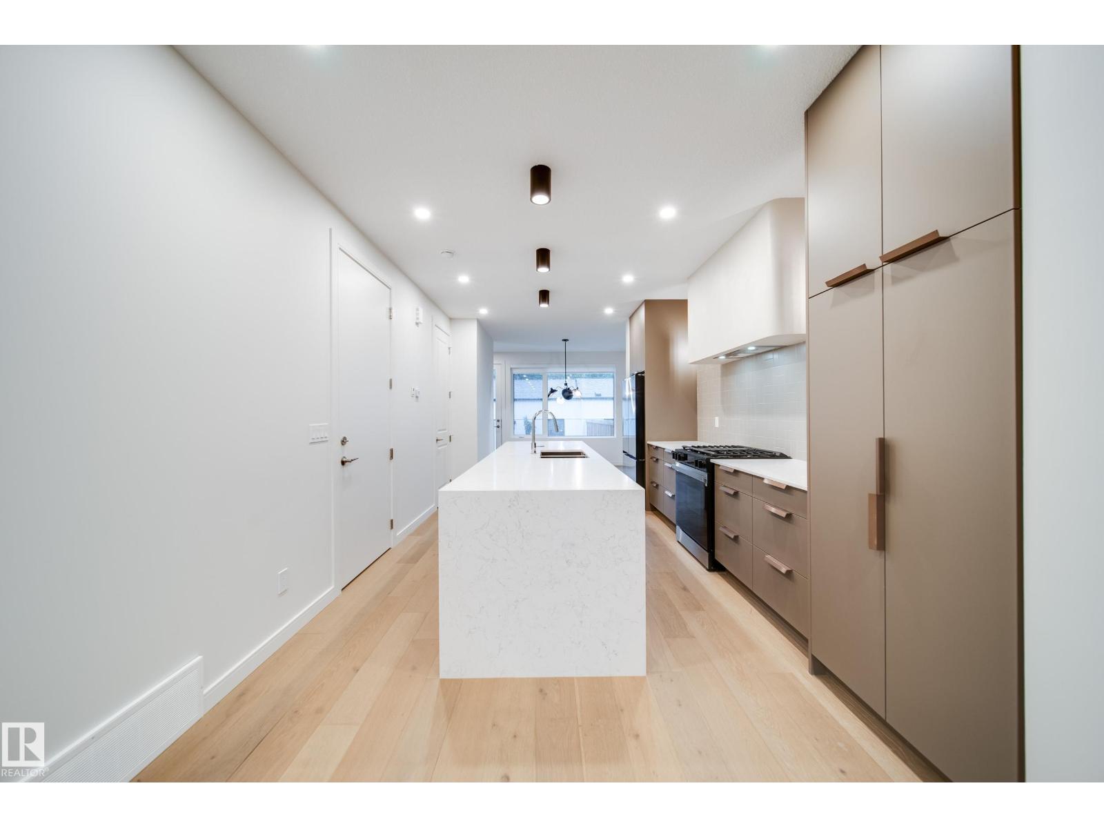 8719 83 AV NW — photo 10