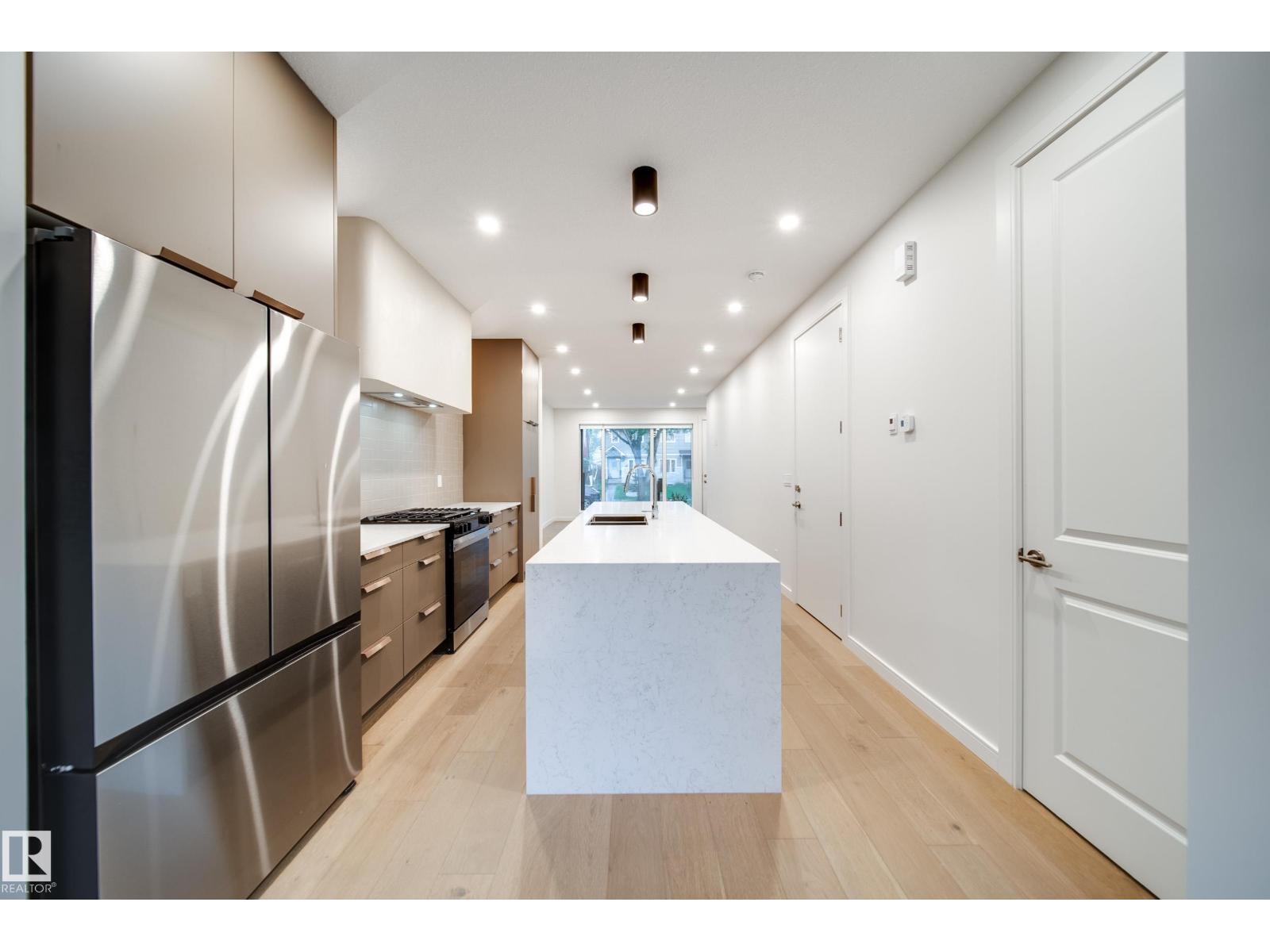 8719 83 AV NW — photo 11