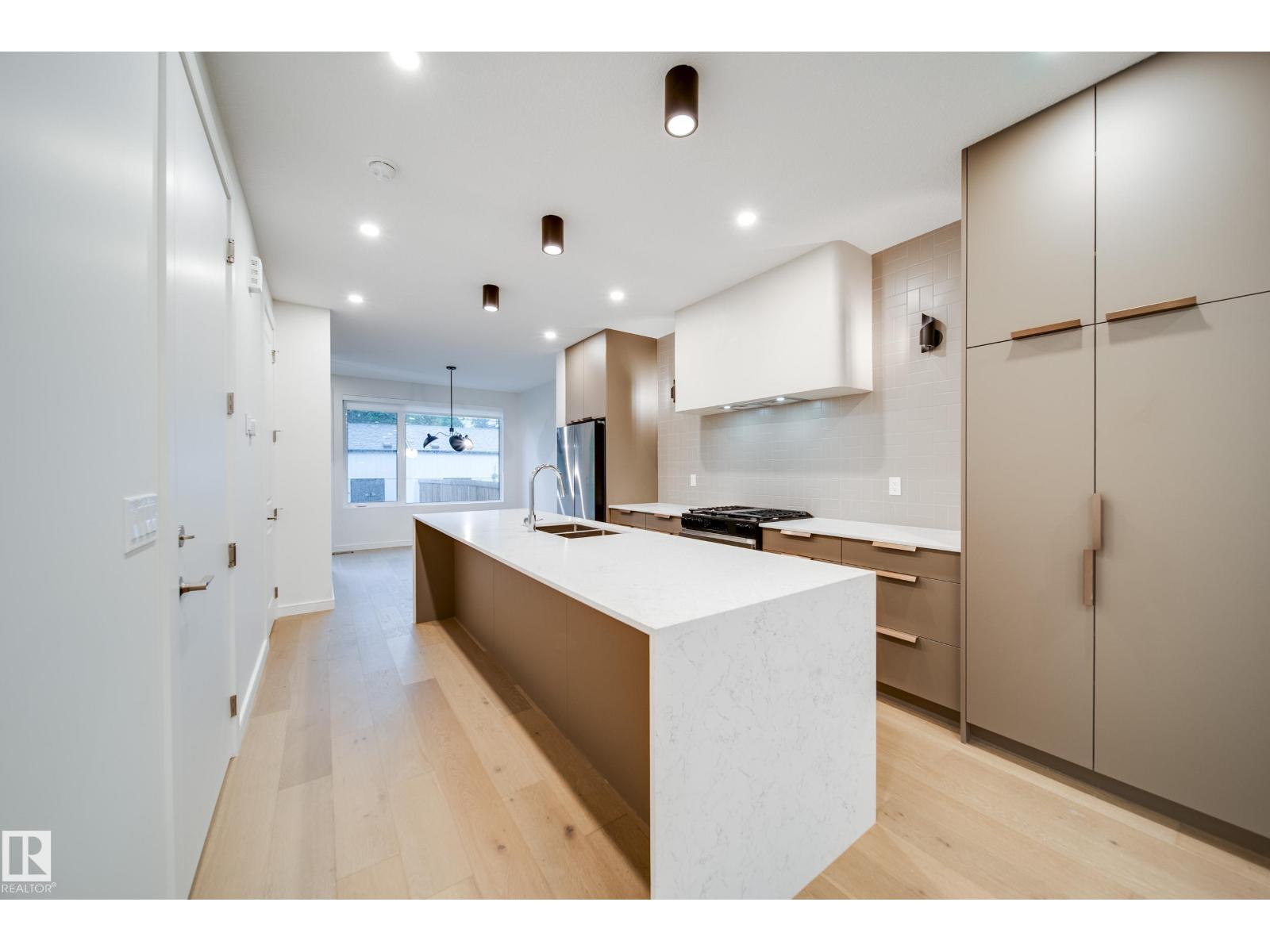 8719 83 AV NW — photo 12