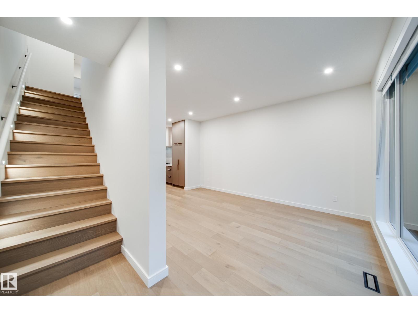 8719 83 AV NW — photo 15