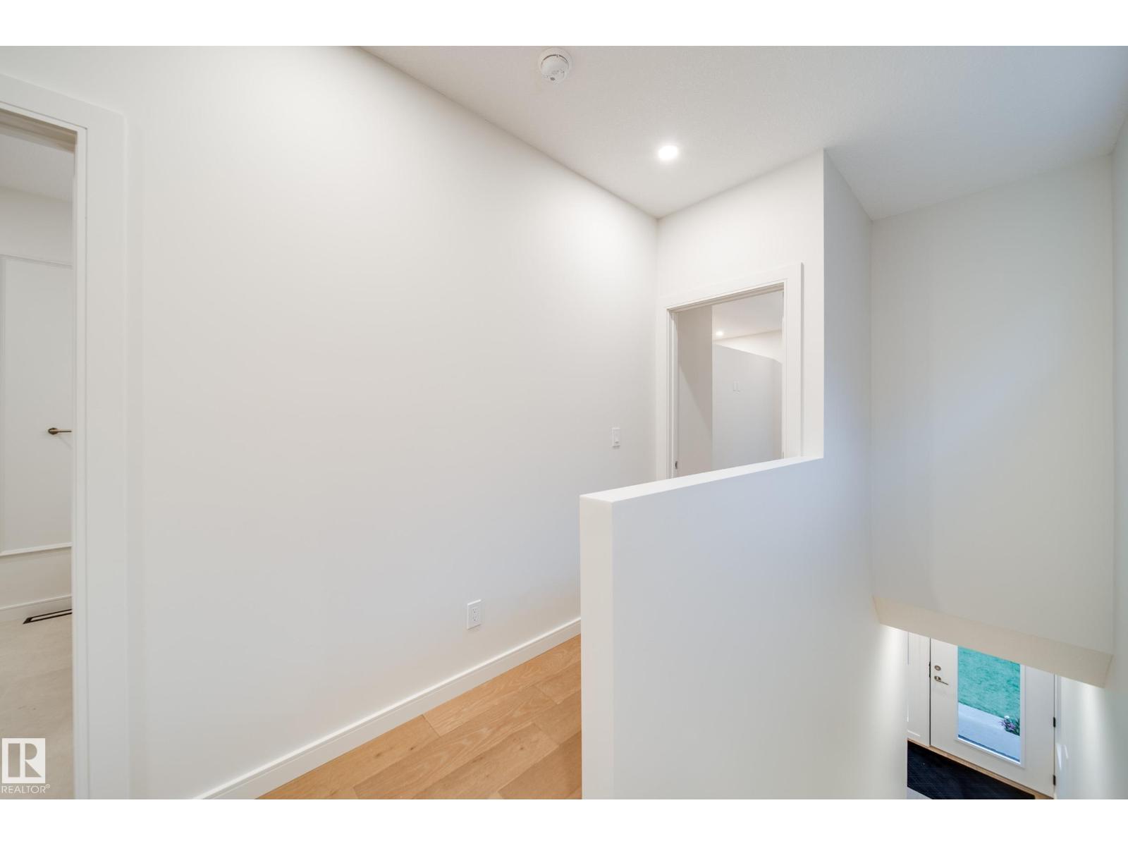8719 83 AV NW — photo 17