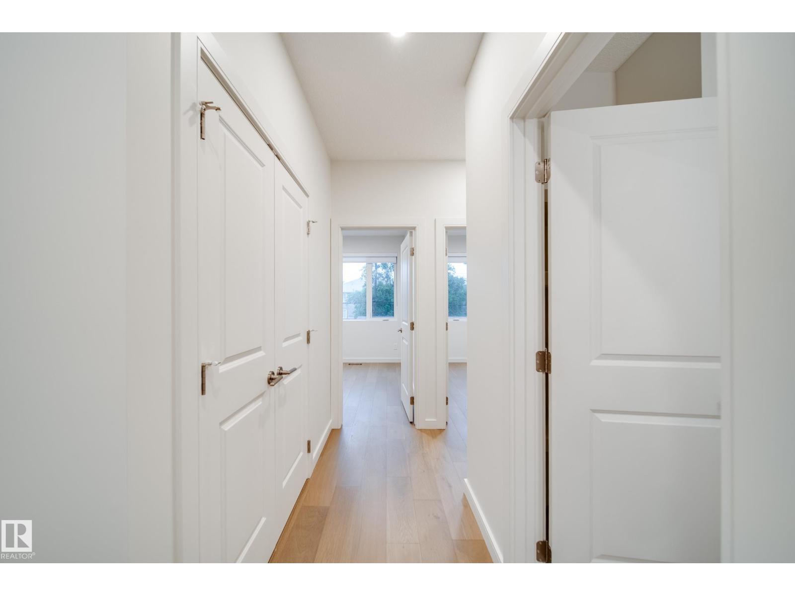 8719 83 AV NW — photo 18