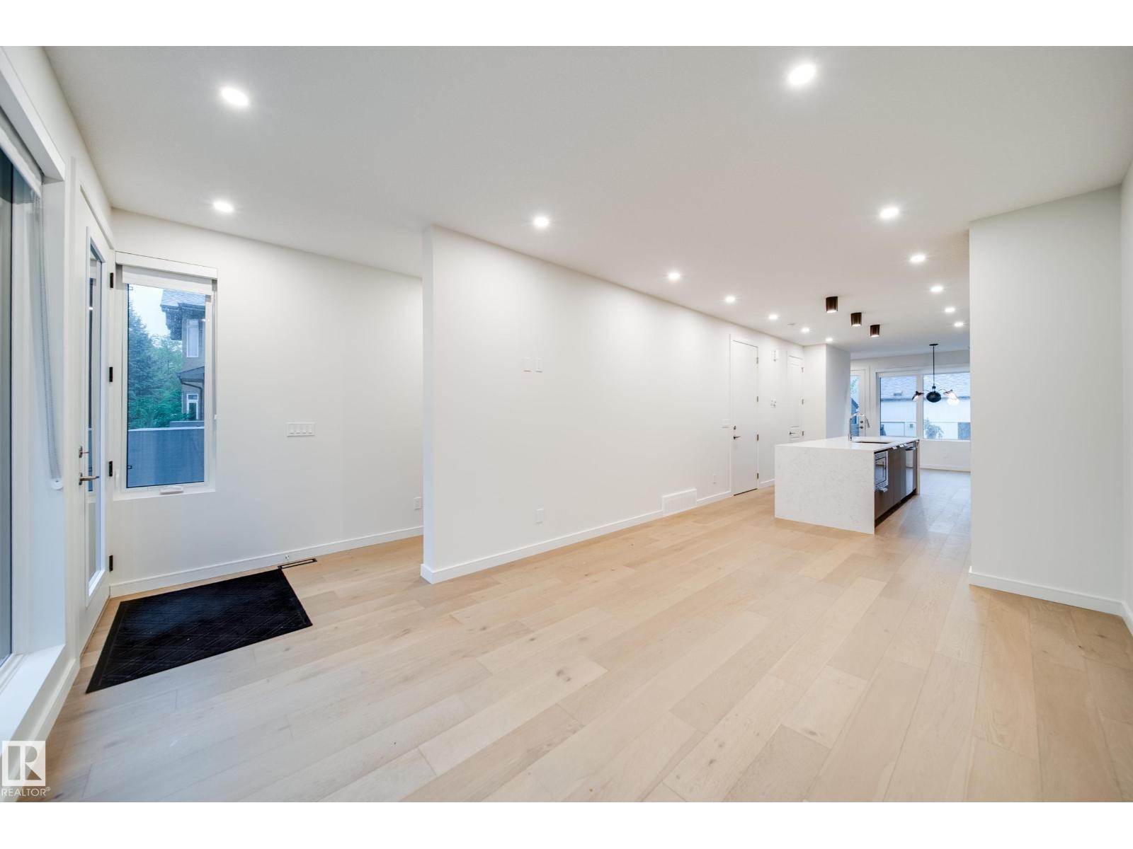 8719 83 AV NW exterior