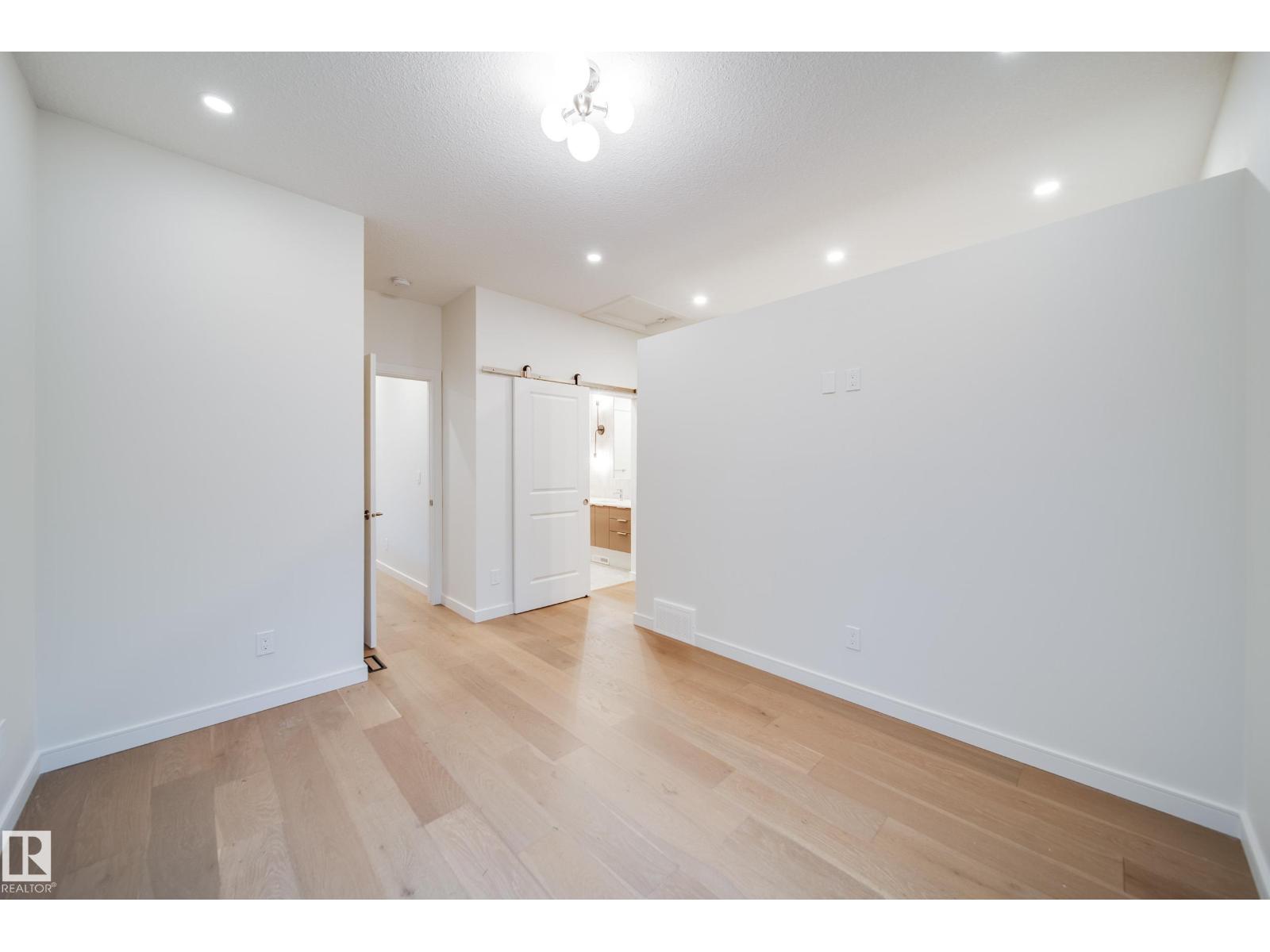 8719 83 AV NW — photo 25