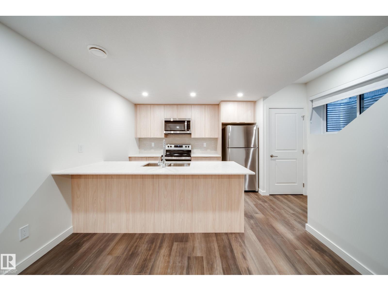 8719 83 AV NW — photo 33